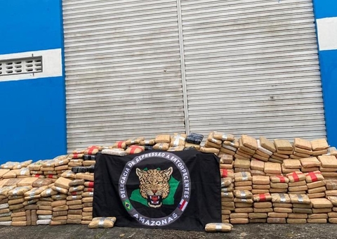 PF apreende mais de 1 tonelada de drogas em fundo falso de barco no Amazonas
