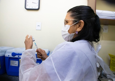 Vacinação contra Covid-19 acontece em 74 pontos nesta semana em Manaus