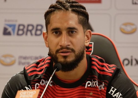 Botafogo vence disputa com Corinthians e fecha com o zagueiro Pablo, do Flamengo