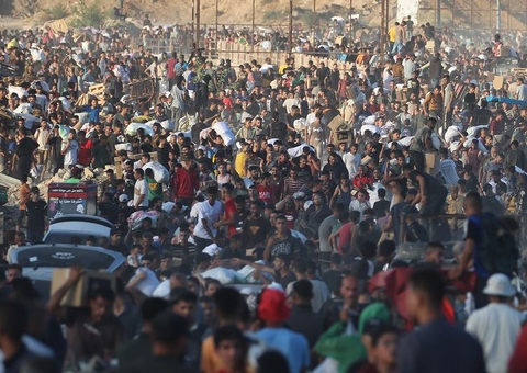 Mais de 70 palestinos são mortos a tiros enquanto aguardavam ajuda humanitária em Gaza