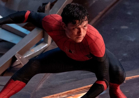  Tom Holland quer trabalhar com Florence Pugh de 'Viúva Negra'