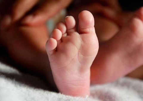 Pai se descuida e filho de 1 ano morre atropelado por mãe em quintal