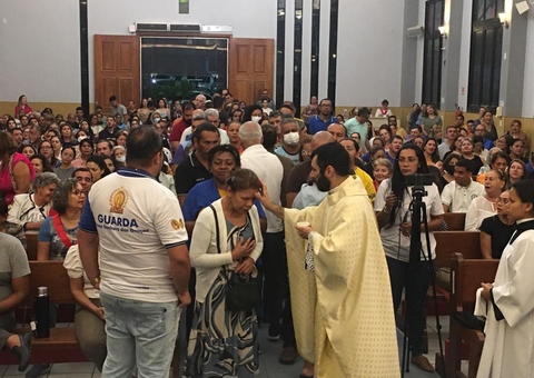 Missa da Madrugada lota igreja Nossa Senhora das Graças em Manaus