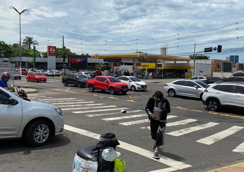 Michael Jackson amazonense ganha a vida dançando nas ruas e feira de Manaus