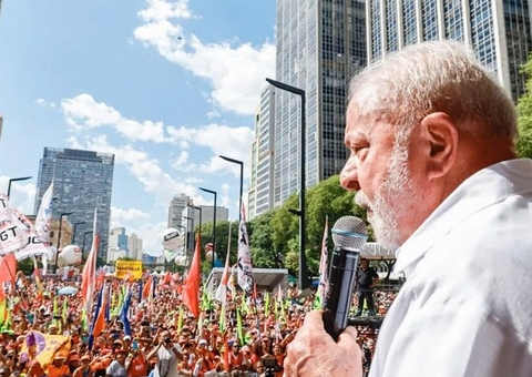Lula destaca no 1º de Maio ações por dignidade salarial e trabalho decente