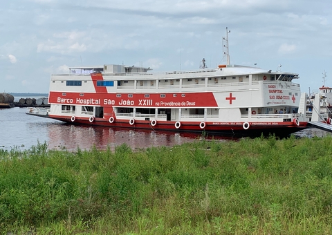  Barco hospital viabilizado pelo MPT realiza consultas e exames em Manaus