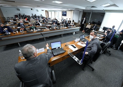 CPI ouve diretor de farmacêutica que pagou anúncios para vender 'kit Covid'