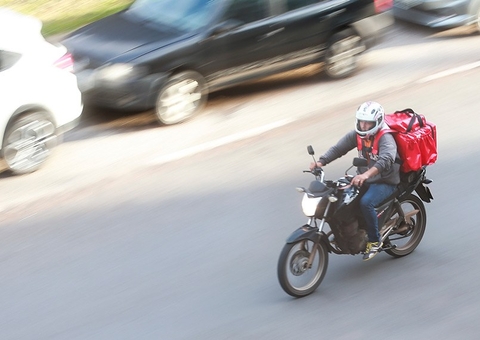 Projeto de lei prevê seguro contra acidentes para entregadores de app