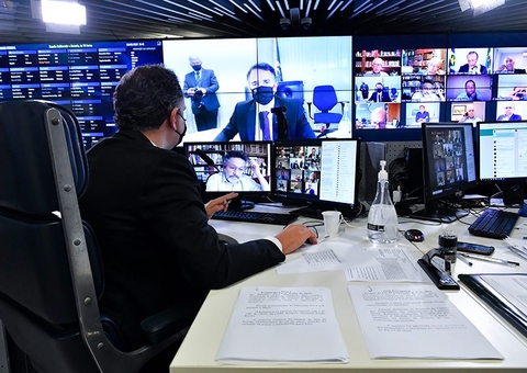 PL que impede suspensão de aulas presenciais tem votação adiada