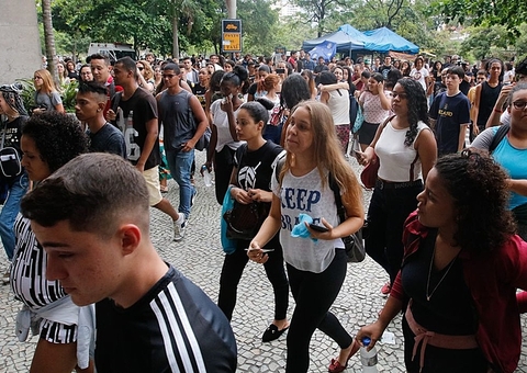 Participação de candidaturas jovens cai pela primeira vez desde 1994