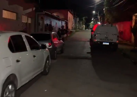 Moradores sentem forte odor e encontram corpo em terreno em Manaus