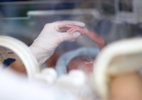 Maternidade é interditada após recém-nascidos testarem positivo para Covid