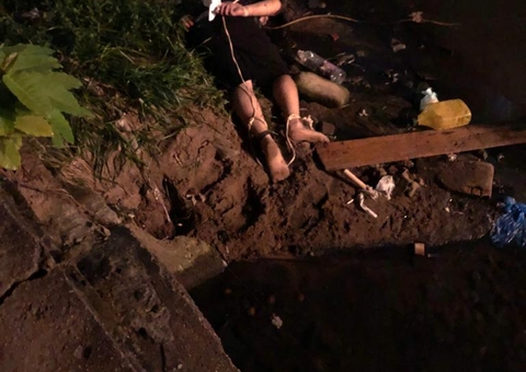 Assassinos deixam bilhete junto ao corpo de detento executado a tiros em Manaus