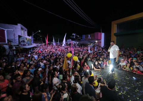 Wilson Lima reúne 8 mil pessoas ao encerrar campanha em Parintins