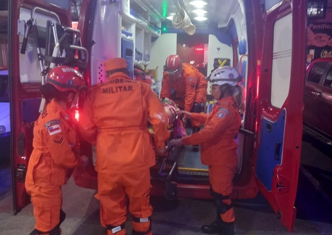 Acidente entre carros deixa três pessoas feridas na Ponta Negra