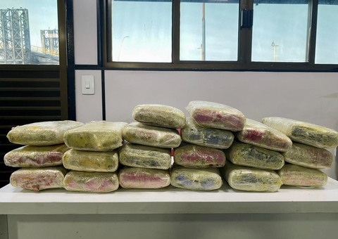 Cerca de 20 kg de drogas escondidos em sacos com banana são apreendidos em Coari