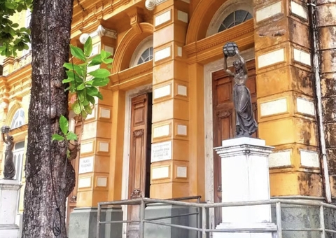 Estátuas são furtadas do Palácio Rio Branco no Centro de Manaus