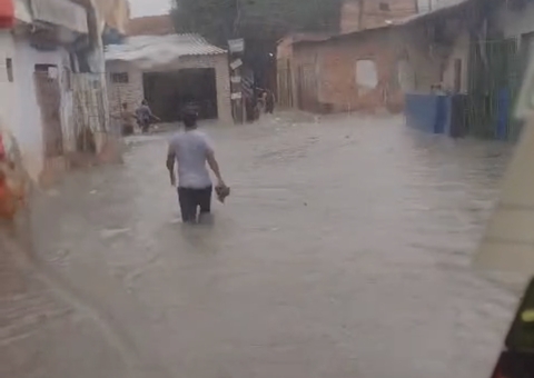 Cinco ocorrências são registradas durante temporal em Manaus