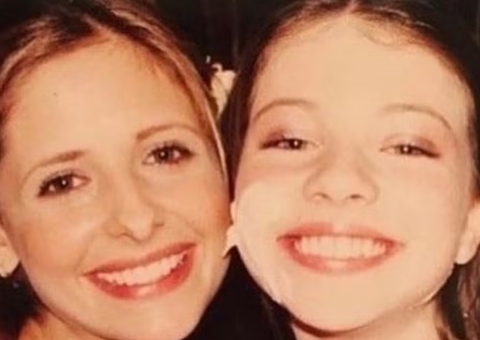 Atriz presta homenagem emocionante a Michelle Trachtenberg