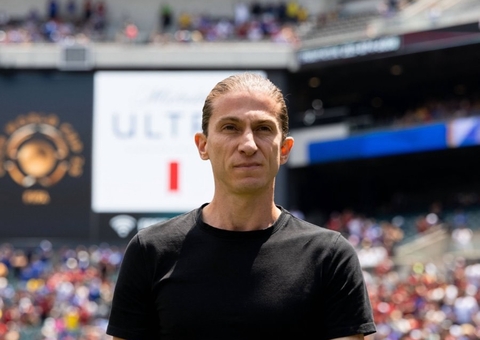 Filipe Luís renova com o Flamengo até 2027