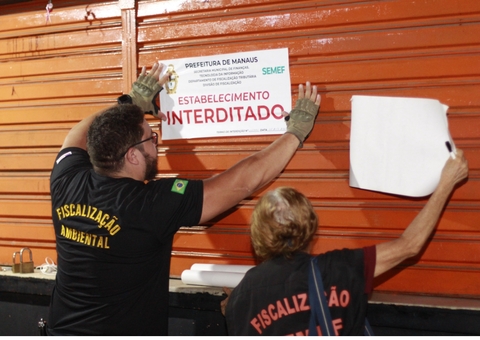 Bares e adegas são autuados por irregularidades em Manaus