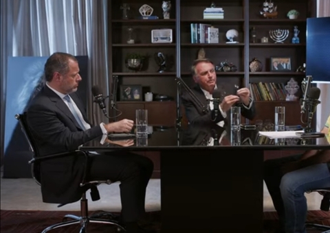 Bolsonaro faz live com advogado, que diz que país 'não tem maturidade' para lidar com delação