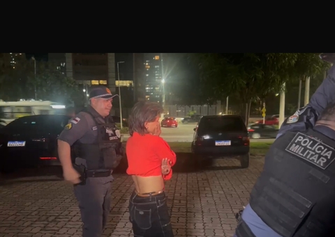 Mulher é presa suspeita de roubar produtos em supermercado de Manaus