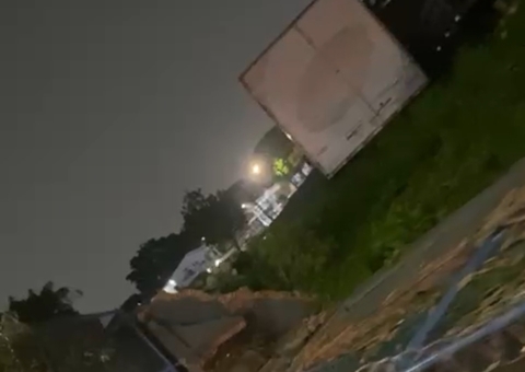 Muro da Polícia Federal desaba durante forte chuva em Manaus; vídeo