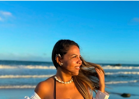 Mani Reggo, ex de Davi Brito, posa de biquíni após perder 16kg