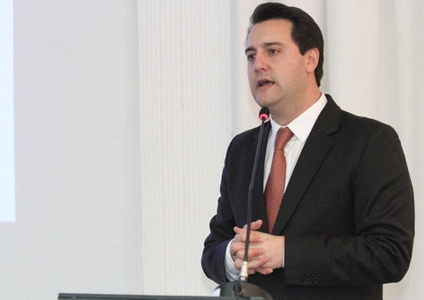 Ratinho Jr. se reaproxima de Bolsonaro e negocia anistia e 2026 de olho no Planalto