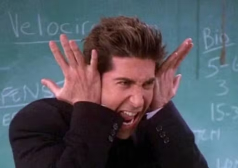 David Schwimmer diz que nunca reviu Friends e que não suportava a música da série