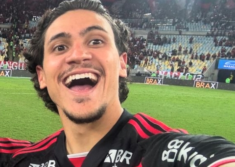 Pedro, do Flamengo, anuncia nascimento das filhas gêmeas; veja fotos