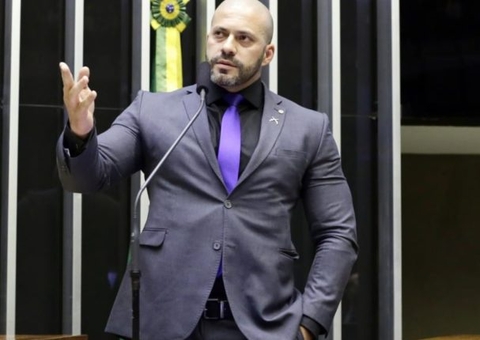 Lira acena a Bolsonaro que deputados devem manter prisão de Daniel Silveira
