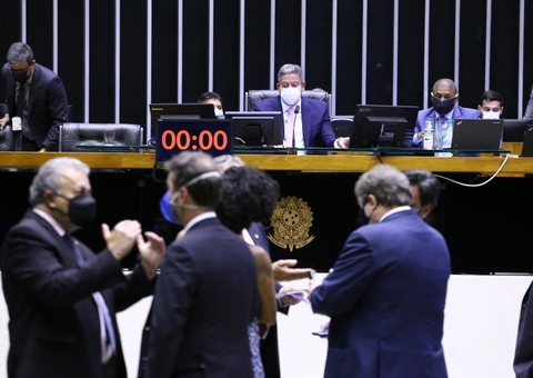 Câmara aprova quarentena de 4 anos para policiais e juízes disputarem cargos políticos