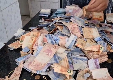 Homem rouba carro de padre e distribui R$ 10 mil de dízimo em comunidade