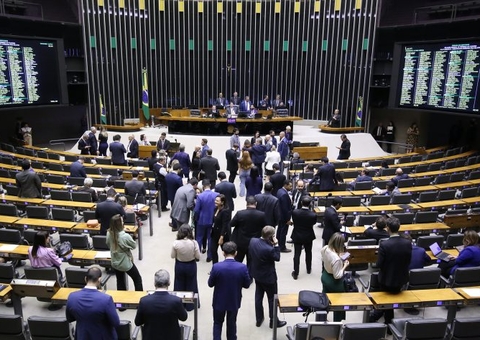 Câmara pode votar projeto que pune escolas que recusarem matrícula de alunos