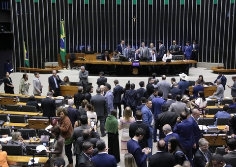 Câmara aprova projeto que combate a adultização de crianças na internet