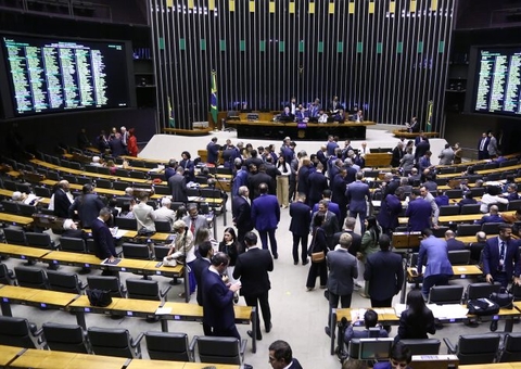 Câmara não chega a acordo e adia votação a jato da PEC que blinda parlamentares de investigações