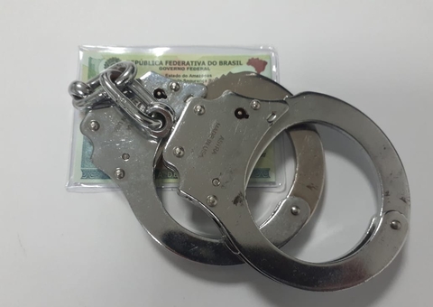 Homem é preso em Manaus por tentar partir cabeça da mulher com terçado