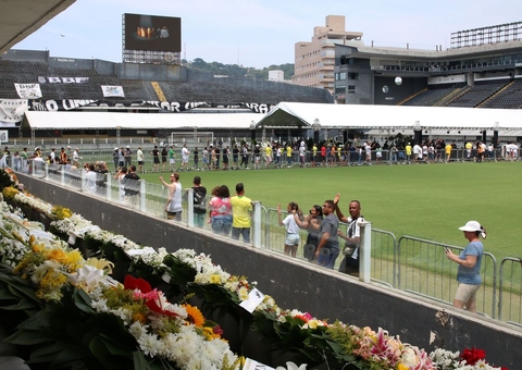 Lula chega à Vila Belmiro para o velório de Pelé