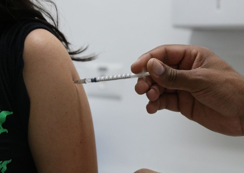 Covid-19: Brasil registra 182 mortes e 14,8 mil casos em 24h