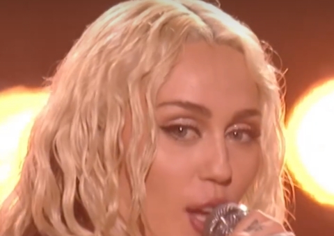 Miley Cyrus é acusada de plagiar música de Bruno Mars em Flowers