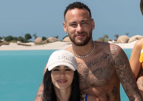 Neymar abre álbum de fotos com Bruna Biancardi e filhos na Arábia Saudita 
