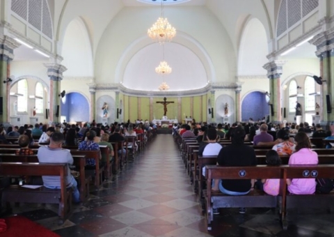 Homem é preso enquanto participava de missa na Praça 14