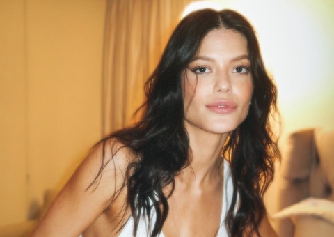 Vitoria Strada rebate ataques após assumir namoro: "bissexualidade existe"