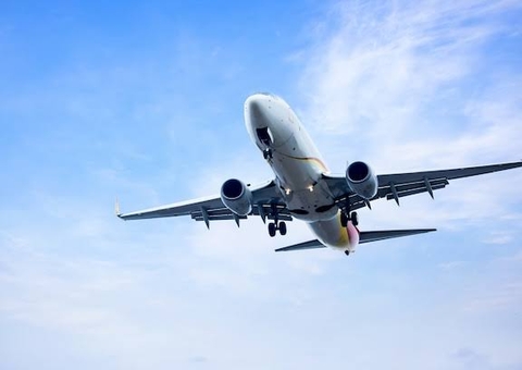 Empresa aérea é condenada a pagar R$ 50 mil a casal retirado de avião durante embarque