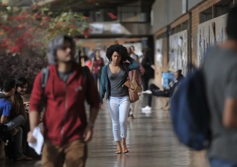 MEC ofertará 80 mil bolsas a estudantes de cursos de licenciatura