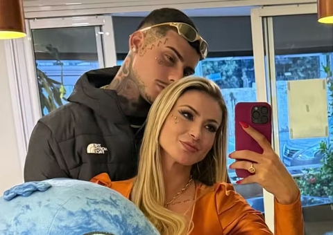 Andressa Urach surge com novo namorado dias após assumir affair com influencer