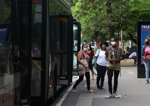 Covid-19: Brasil registra 32,8 mil novos casos e 239 mortes em 24h