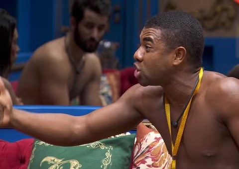 Aos berros, Bia e Davi armam barraco em terceira briga